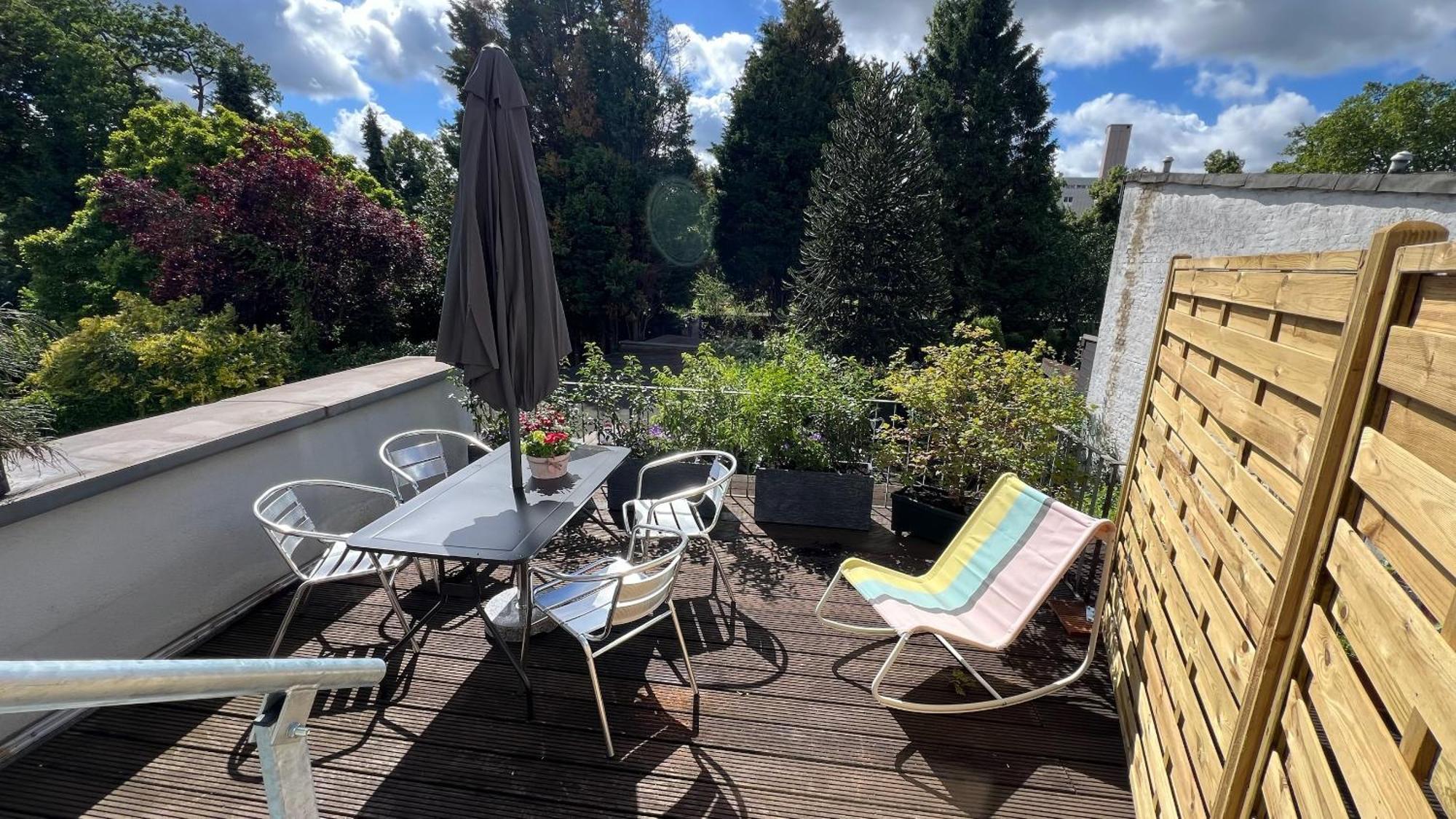 Apartment Bostel 2- Modernes In Meiderich, 4,7 Km Hbf, U-bahn 250m, Flughafen Duesseldorf 28 Km, Landschaftspark 2,9 Km, 5 Gehminuten Von Herzklinik Entfernt
