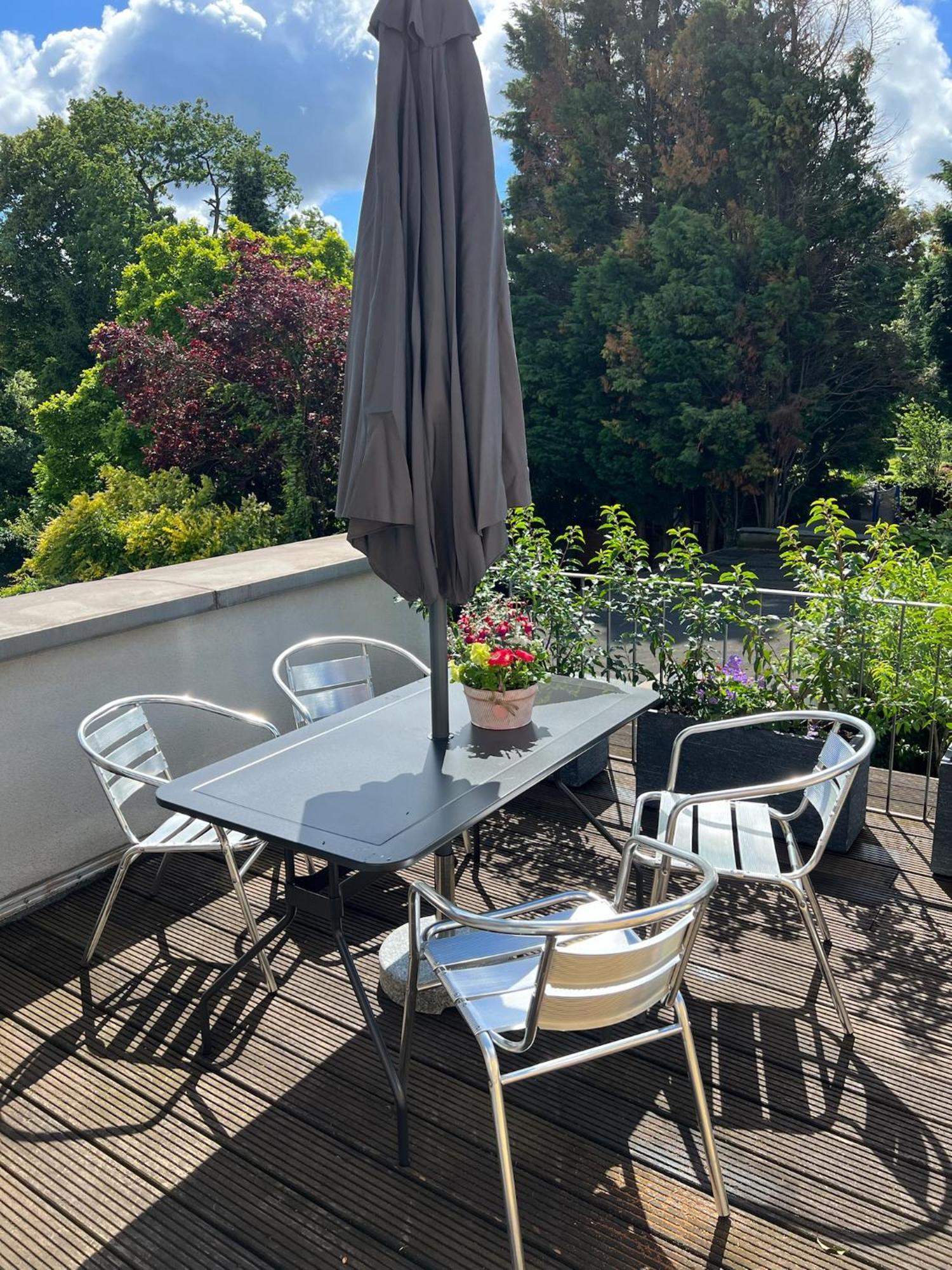 Apartment Bostel 2- Modernes In Meiderich, 4,7 Km Hbf, U-bahn 250m, Flughafen Duesseldorf 28 Km, Landschaftspark 2,9 Km, 5 Gehminuten Von Herzklinik Entfernt *